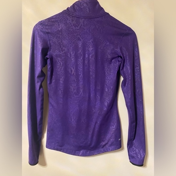 Nike Pro Dri-Fit Embossed Heights Half Zip Top - Picture 7 of 8